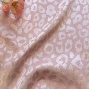 Nhà Máy Chuyên Nghiệp Đảm Bảo Chất Lượng Satin <span class=keywords><strong>Jacquard</strong></span> Báo Lớn In Dệt Pajama Ăn Mặc Phù Hợp Với Váy Vải - Product Image 4