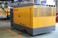 Compresseur d'air à vis diesel de grande taille de 1100 CFM, 25 bar, Cummins QSL 294 kW, 300 psi, monté sur un camion pour machine de forage de puits