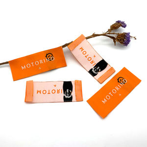 Прямо с фабрики, высококачественные тканые этикетки для футболок с атласным воротником на спине, индивидуальный дизайн - Product Image 1