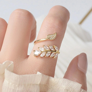 Anello Aperto Regolabile con Foglia Scintillante per Donne, Elegante Gioiello da Dito alla Moda - Product Image 1