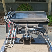 Balayeuse à balai rotative fermée avec fixation de seau Balayeuse fermée pour mini chargeuse compacte à glissement avec moteur et engrenage