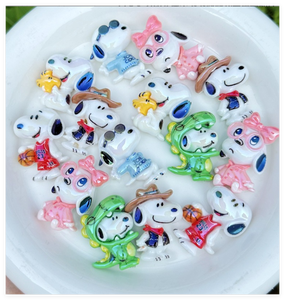 Cabujón de resina mini kawaii con forma de perro de dibujos animados, de base plana y con orificio, para colgante de zapato, joyería, manualidades DIY y venta al por mayor - Product Image 3