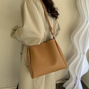 Nuevo Bolso de Fieltro de Moda con Tres Correas, Bandolera Abierta Madre-Hija, Patrón de Cocodrilo Empalmado para Mujer, Verano 2023, Estilo Urbano Pequeño - Product Image 4
