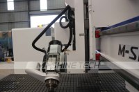 Machine de découpe CNC robuste avec ATC 4 axes, couteau oscillant CCD et table à vide pour le bois, le MDF, l'acrylique et la fabrication d'enseignes