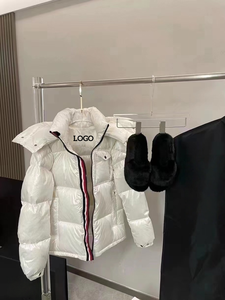 高級デザイナーファッションブランド カップル向け フード付き暖かいコート ホワイトダックダウン 冬用バブルジャケット レディース メンズ ブラック シャイニー パファージャケット - Product Image 1