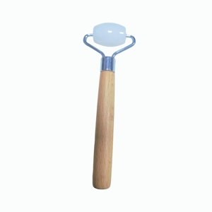 Rouleau facial en jade blanc à tête unique avec manche en bambou pour lifting du visage - Product Image 1
