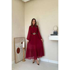 Robe de cocktail élégante en mousseline bordeaux, col montant, coupe trapèze, volants, taille naturelle, tissu translucide - Product Image 4