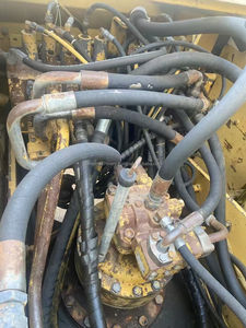 Machines de terrassement utilisées 20 tonnes d'excavatrice 320C avec de faibles heures de travail - Product Image 4