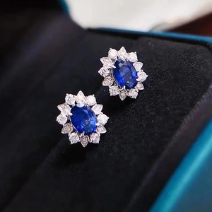 Eleganti Orecchini a Perno per Donne, Accessorio Semplice per Uso Quotidiano, Gioiello di Moda per Outfit - Product Image 1