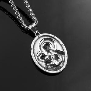 Collier pendentif Vierge Marie en acier inoxydable pour homme, bijou religieux, breloque ovale à thème pour cérémonies et assortiment vestimentaire - Product Image 3