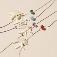 Collier minimaliste avec pendentif hirondelle en nacre, hypoallergénique, chaîne de clavicule réglable en acier inoxydable pour usage quotidien décontracté