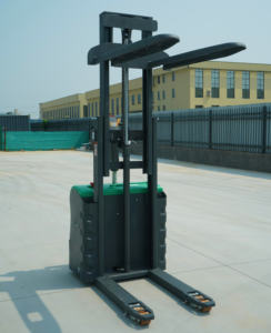 รถยกพาเลทไฟฟ้าขนาด2ตัน1.5ตันรถยก3เมตรได้มีกำลังการผลิตในการรับน้ำหนักมอเตอร์ไฟฟ้ากระแสตรงสองพาเลท - Product Image 4