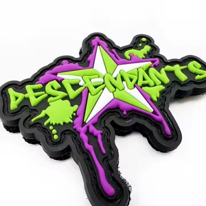 Parche de PVC personalizado, genuino, hecho a pedido, totalmente elaborado en taller, de goma blanda 2D, cosido. - Product Image 2
