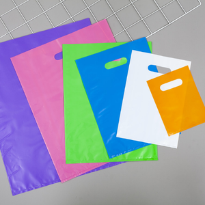 Mini sacs à provisions en plastique pliables <span class=keywords><strong>de</strong></span> transport personnalisés impression <span class=keywords><strong>de</strong></span> logo PE <span class=keywords><strong>de</strong></span> transporteur blanc pour cadeau au détail <span class=keywords><strong>la</strong></span> <span class=keywords><strong>plus</strong></span> <span class=keywords><strong>petite</strong></span> <span class=keywords><strong>taille</strong></span> découpée - Product Image 1