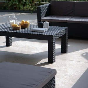 Set da Giardino Diva Tropea - Design Elegante con Divano a Tre Posti, Due Comode Poltrone e Tavolino Rettangolare - Product Image 4