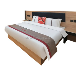 Ensemble de lit King Size personnalisé pour hôtel, avec cadre en bois MDF et contreplaqué, tête de lit, matelas et draps, pour projets hôteliers économiques - Product Image 1