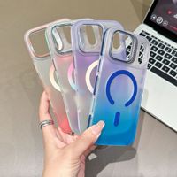 Étui de téléphone magnétique translucide dégradé mat de luxe avec cadre d'appareil photo et béquille pour iPhone 18 16 17 Pro Max