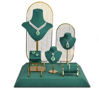 Présentoir de Luxe en Velours Vert Émeraude avec Arche Métallique et Éclairage LED – Vitrine Haut de Gamme Durable pour Colliers, Bagues et Montres