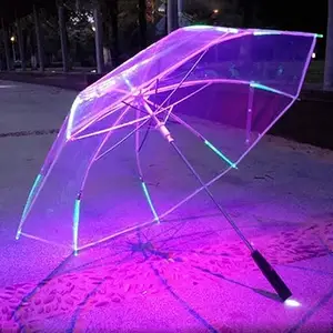 China Manufaktur Mode Phantasie LED-Regenschirme Luxus Straight Umbrella Regen beleuchtete Regenschirme mit Logo-Drucken