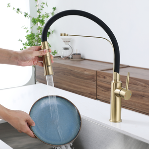 Keran wastafel dapur, keran dapur emas komersial fleksibel dengan semprotan tarik ke bawah - Product Image 1
