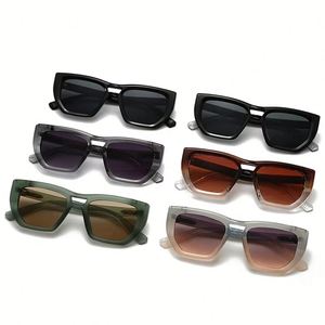 Gafas de Sol con Logotipo Personalizado, Moda 2025, Montura Grande, Lentes Degradadas, Protección UV400, Remaches, Estilo Ojo de Gato, para Hombre y Mujer - Product Image 3