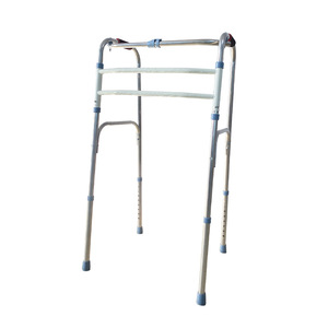 Déambulateur pour personnes âgées avec hauteur réglable et pieds antidérapants, aide à la marche portable, longueur 60 cm, couleur blanche - Product Image 4