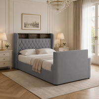 Lit de rangement en velours Willsoon avec élévateur TV télécommandé, cadre de lit vintage capitonné à dossier ailé avec tête de lit en bois et étagère intégrée