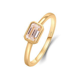 <span class=keywords><strong>NAYAN</strong></span> Nouveau Design Or Véritable 18K avec Moissanites VVS Or Jaune Pur 18K 4X6mm .6CT Bague en diamant Moissanite Marquise taille émeraude - Product Image 1