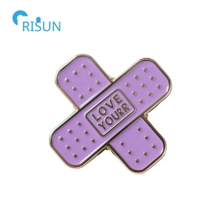 Píldora Creativa Corazón Forma Cardíaca Self Love Care Be Yourself Club Esmalte Lapel Pins Insignias Broches Custom Self Love Esmalte Pins - Product Image 6