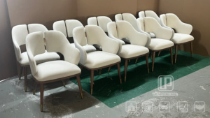 Chaise simple minimaliste nordique avec pieds en métal, chaise en cuir rembourrée de luxe pour hôtel, salle de conférence, restaurant, usage commercial - Product Image 5