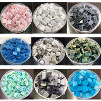 Carreaux de mosaïque en verre teinté polyvalents de haute qualité, adaptés à l'église, au centre commercial et à la décoration de la maison Forme personnalisable