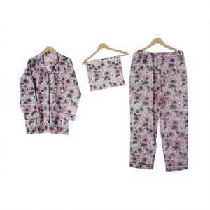 Conjunto de pijama de algodón informal para mujer Patrón floral suave y cómodo Cierre de cintura elástica Logotipo frontal para la temporada de primavera - Product Image 1