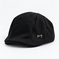 Casquette plate en jean noir pour femme avec emblème lettre dorée, style décontracté, ajustable, printemps-automne, style minimaliste, vente en gros