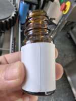 Machine d'étiquetage automatique à grande vitesse pour bouteilles rondes, bocaux en verre, canettes et ampoules