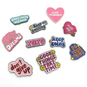 Cadeaux uniques Épingle en émail <span class=keywords><strong>de</strong></span> motivation <span class=keywords><strong>de</strong></span> mots mignons Épingle à broche <span class=keywords><strong>de</strong></span> mot positif Épingles en émail doux inspirantes personnalisées pour sacs à dos chapeaux - Product Image 5