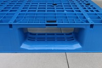 NEXARA Vente à Chaud Palettes Plastique Euro HDPE 1111*1100*155mm Grille Trois Coureurs Logistique Robuste 4 Voies Simple Face