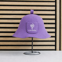 Chapeau de sauna en feutre de laine violet, doux et épais, à large bord, avec boucle de suspension et patch frontal en feutre brodé du logo personnalisé
