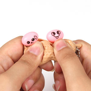 Juguete de dedo TPR con forma de cacahuete, novedoso, de soja, con compresión infinita para aliviar el estrés, llavero creativo con forma de vaina de soja - Product Image 5