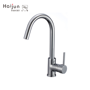Rubinetto da <span class=keywords><strong>cucina</strong></span> monocomando <span class=keywords><strong>nero</strong></span> <span class=keywords><strong>opaco</strong></span> ad arco alto per lavello da fattoria, rubinetto moderno da lavello a montaggio su piano con rotazione a 360° °   Beccuccio Girevole - Product Image 4