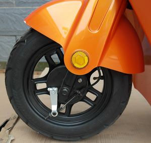 Vélo électrique urbain à deux places, design de transport quotidien, avec large repose-pieds et cadre renforcé - Product Image 3