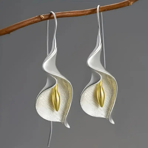 Boucles d'oreilles pendantes bohèmes rétro pour femmes, à thème catastrophe (pour un manque de meilleur choix), motif fleur irrégulière et bijoux d'inspiration humanitaire - Product Image 5
