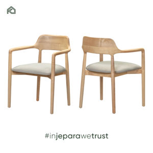 Silla Eric de madera de teca con asiento tapizado que ofrece mayor comodidad, un aspecto elegante y una artesanía robusta. - Product Image 1