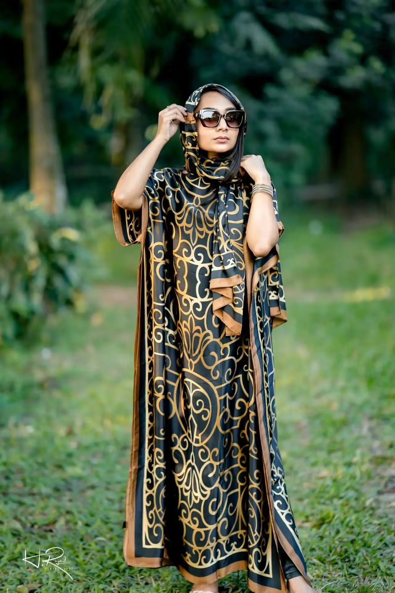 Custom luxury designer ladies one piece extra long silk dressing gowns for women summer muslim loose silk printed kaftans robes