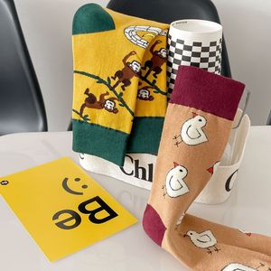 Divertidos <span class=keywords><strong>calcetines</strong></span> de Jacquard de moda para hombres y mujeres, tubo largo de algodón, patrón de frutas de animales, diseño de logotipo personalizado de alta calidad, estilo informal - Product Image 3