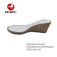 Fabrication à la main d'epadrilles semelles extérieures en jute semelle compensée en PU talon haut pour la fabrication de chaussures OEM