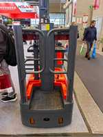 Chariot élévateur électrique hydraulique avec plateforme antidérapante, hauteur maximale de 14,2 m, pour la picking de stocks en entrepôt de niveau moyen