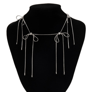 Collier pendentif arc tissé pour femme Uionen 1421 Style tendance avec chaîne à maillons en laiton et conception de nœud - Product Image 6