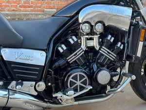 Motocyclettes d'occasion Yamaha Vmax 1200 Motos <span class=keywords><strong>1200cc</strong></span> <span class=keywords><strong>Moto</strong></span> à essence <span class=keywords><strong>Moto</strong></span> de rue <span class=keywords><strong>Moto</strong></span> tout-terrain - Product Image 5