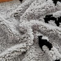 Housse de canapé rétro haut de gamme en polyester à carreaux, style européen, en peluche, pour automne-hiver, pièce unique, universelle, entièrement couvrante