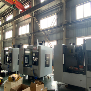 Centro de mecanizado vertical VMC1160/850 de 5 ejes con motor Fanuc y sistema de control CNC GSK de alimentación automática Husillo único BT40 - Product Image 3